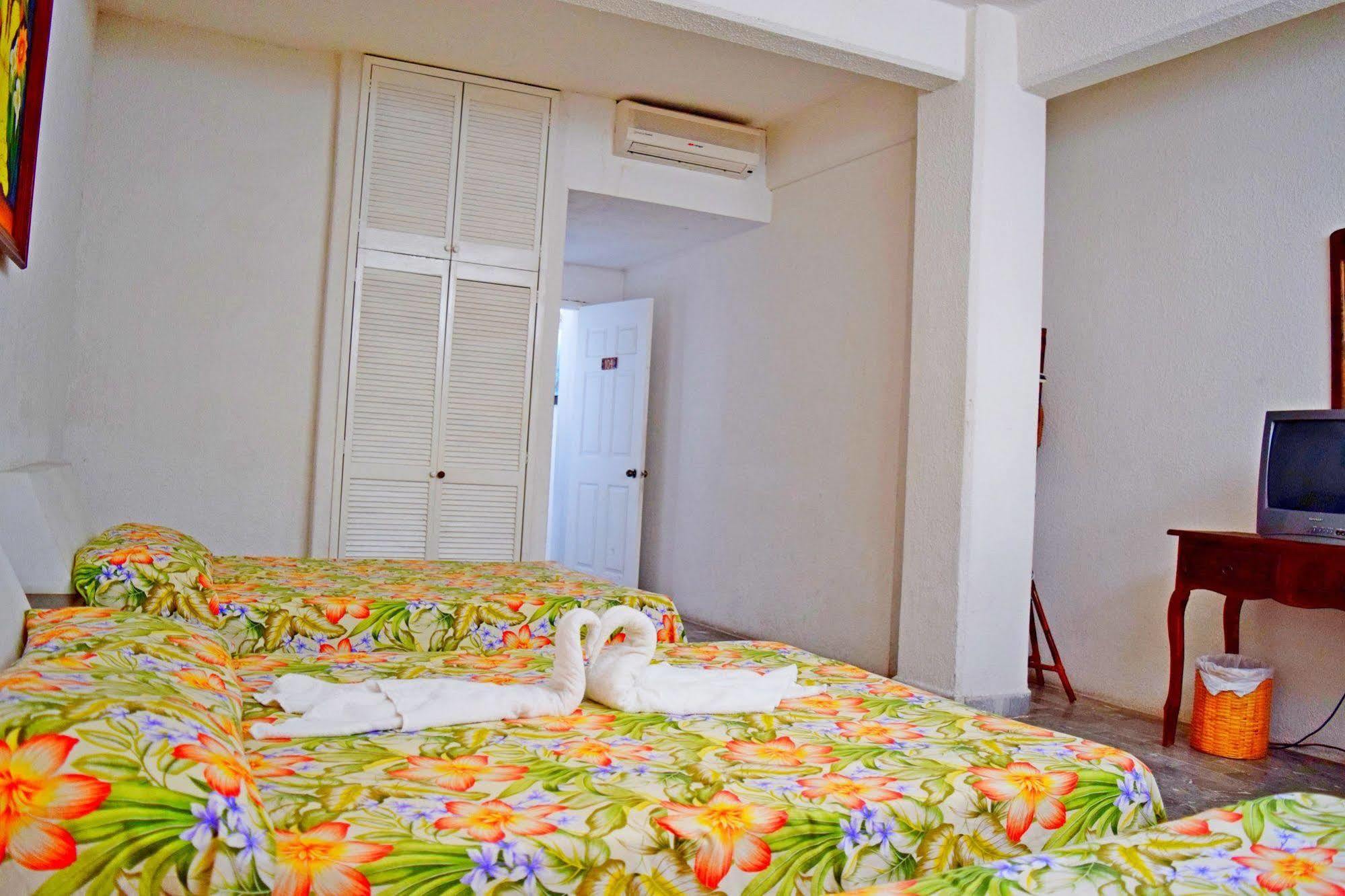 Hotel Corona Zihua Сиуатанехо Экстерьер фото