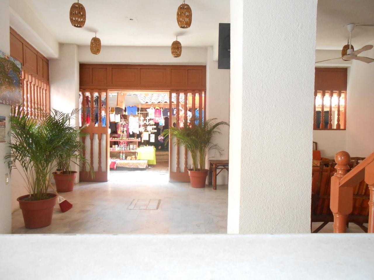Hotel Corona Zihua Сиуатанехо Экстерьер фото